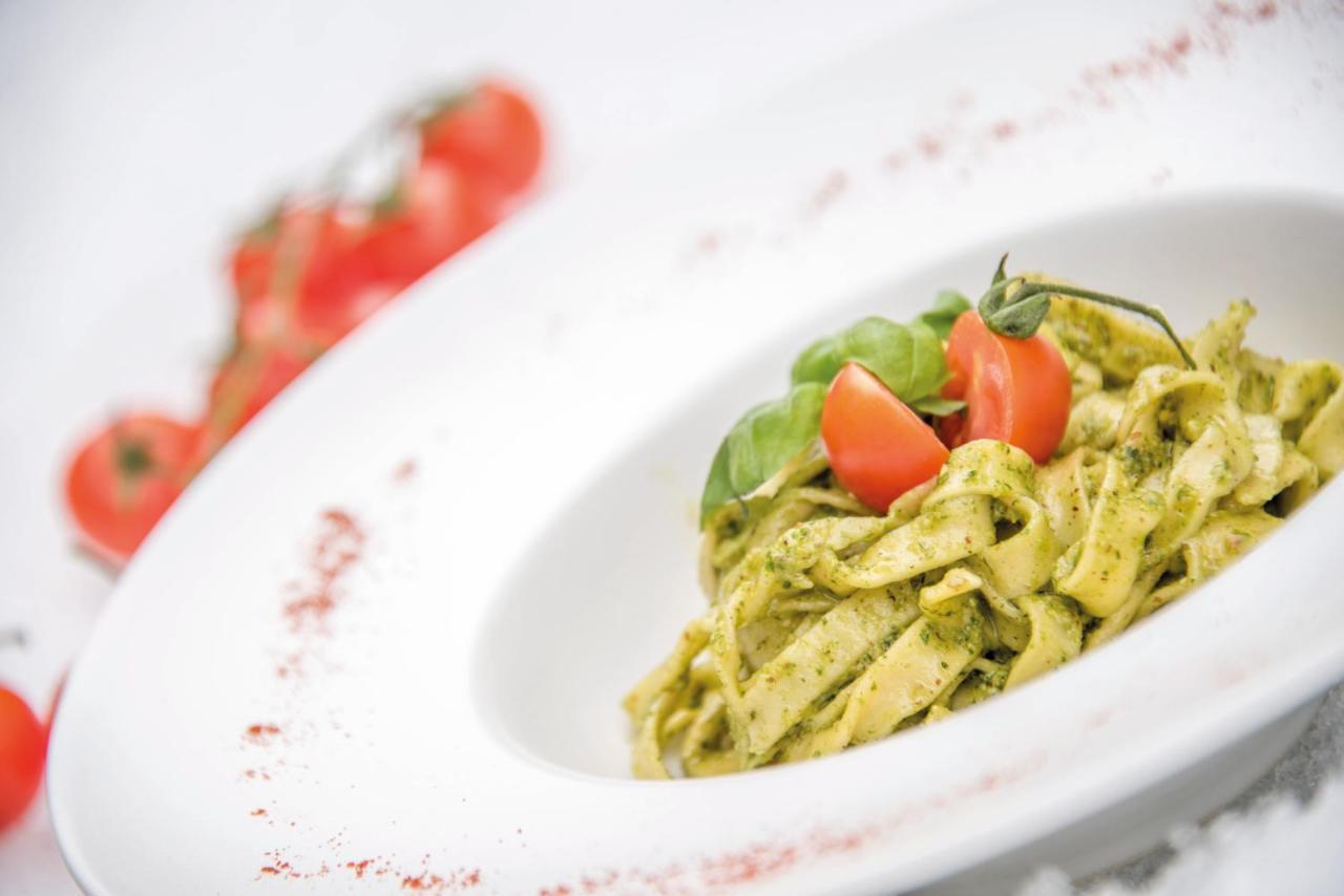 Apparthotel Feldhof - Living And Bistro Nova Ponente Bagian luar foto
